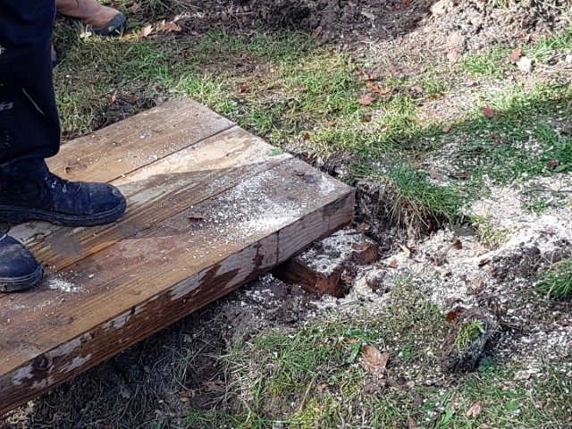 01 Laying sleepers on support board